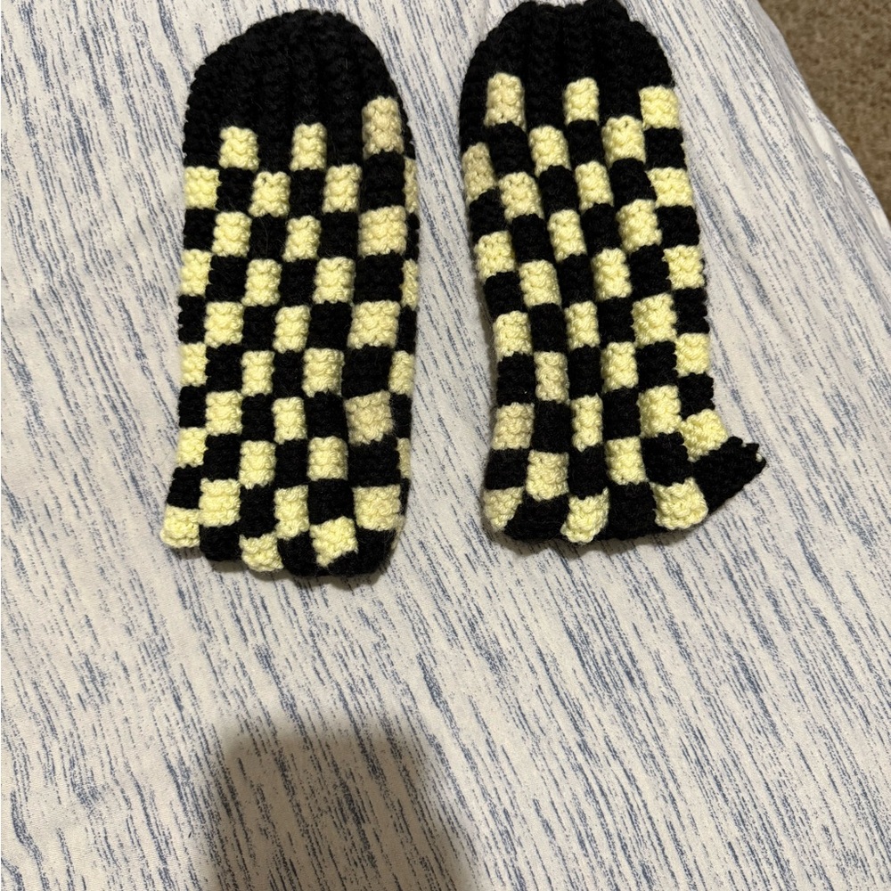 Checkered Knit Slippers - Black and Cream